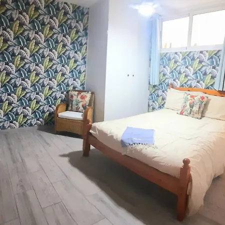 Fabulous Detached Large 5 Bedrooms 3 Bathrooms Backing Onto Golf Course * Villamartin (Valencia)
