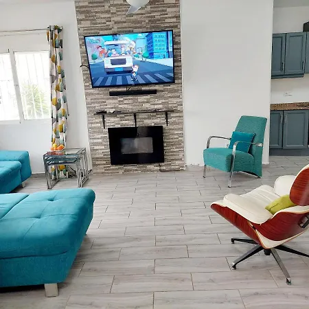 Villa Fabulous Detached Large 5 Bedrooms 3 Bathrooms Backing Onto Golf Course