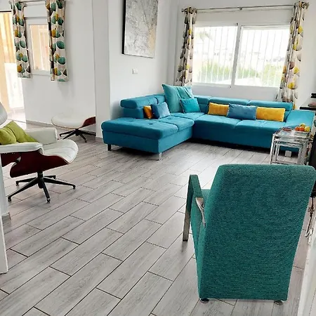 Fabulous Detached Large 5 Bedrooms 3 Bathrooms Backing Onto Golf Course * Villamartin (Valencia)
