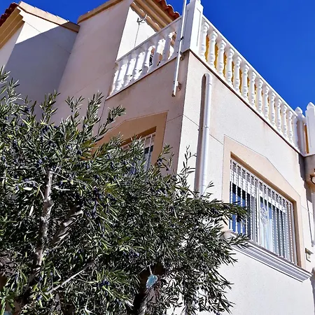 Fabulous Detached Large 5 Bedrooms 3 Bathrooms Backing Onto Golf Course *